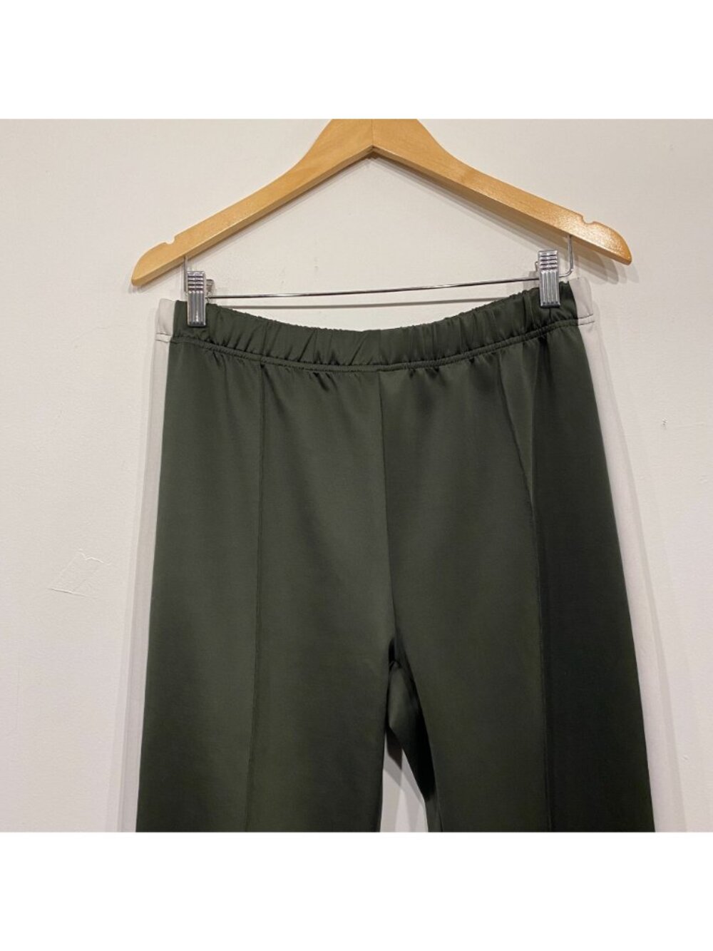 Edikted Green Wide Leg Side Stripe Track Sweatpants Size Large - Picture 3 of 4